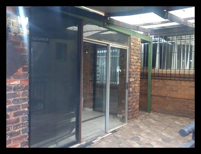3 BEDROOM HOUSE FOR SALE IN KEMPTON PARK